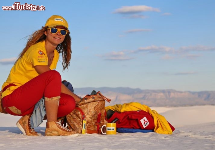 Michela e il suo bagaglio a White Sands, New Mexico - © DONNAVVENTURA® 2013 - Tutti i diritti riservati - All rights reserved