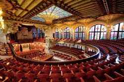 L'interno del Palazzo della musica catalana a Barcellona - © Rodrigo Garrido / Shutterstock.com