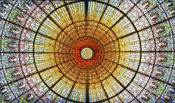 Il meraviglio soffitto vetrato del Palau de la Musica Catalana a Barcellona - © Vlad G / Shutterstock.com