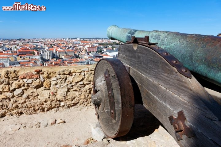 Immagine I famosi cannoni del castello di San Giorgio a Lisbona - © frederic prochasson / iStockphoto LP.