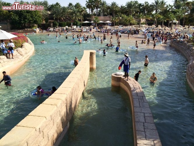 Aquaventure Waterpark esperienze acquatiche habitat marino all'aria aperta con tantissime attrazioni che Atlantis offre ai suoi ospiti e visitatori