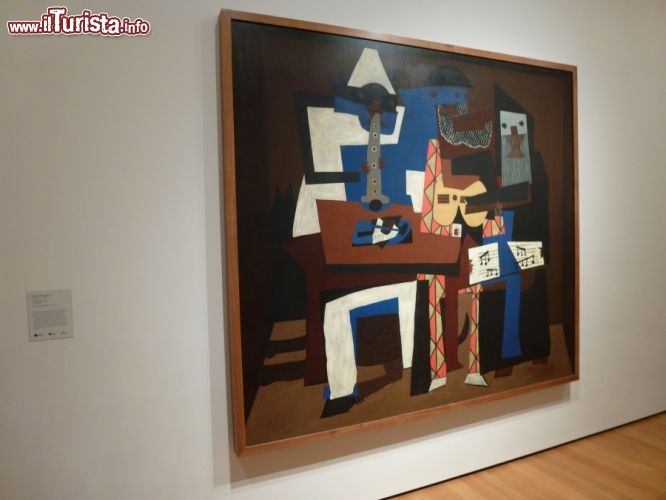 Immagine Il quadro "I tre musicisti" di Picasso, opera esposta al MoMa