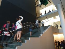 Scale d'ingresso al Museo MOMA di New York ...