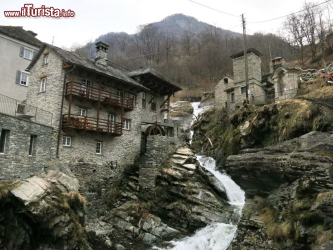 Immagine Il Molino della farina bona nel borgo di Vergeletto in Ticino