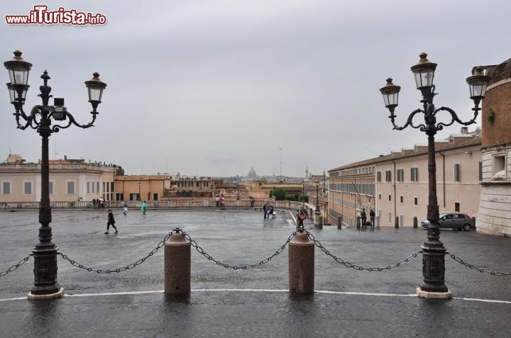 Immagine Panorama di Roma dal piazzale  - Il Colle del Quirinale offre verso ovest un bello scorcio in direzione del colle del Vaticano