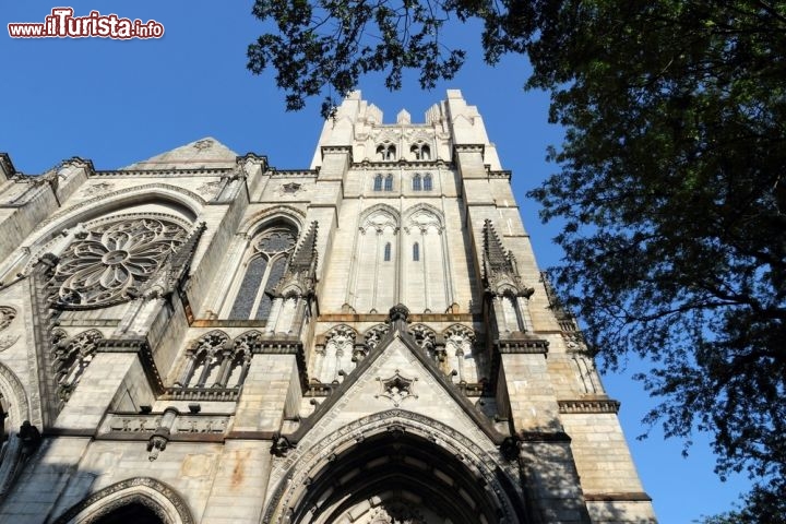 Immagine Facciata della Cattedrale St John the Divine a New York City - © Tupungato  / Shutterstock.com