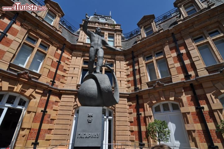 Immagine Statua dedicata a Yuri Gagarin, il primo uomo dello spazio, installata in un cortile del  Royal Observatory di Londra