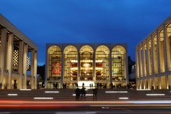 La Metropolitan Opera House presso il Lincoln ...
