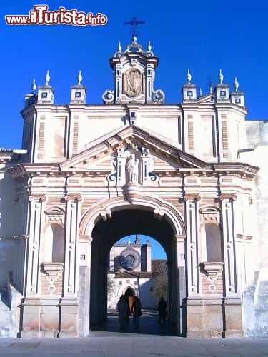 Immagine Porta d'ingresso del Monastero della Cartuja a Siviglia - © Federico Lopez Sicardo / Shutterstock.com