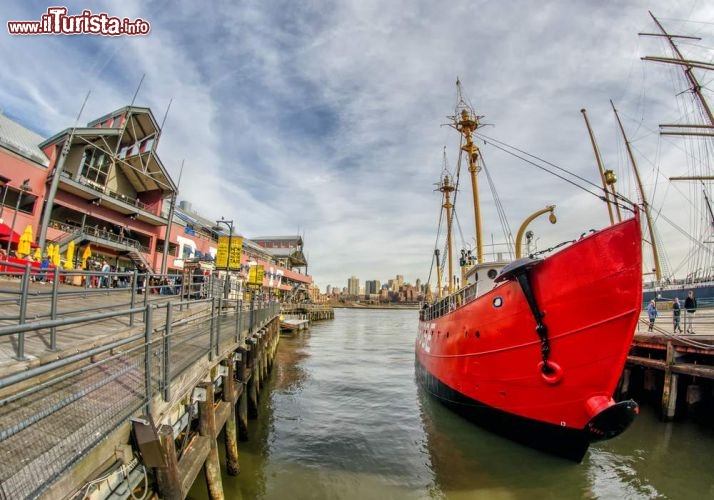 Immagine Zona turistica a Pier 17, New York City - © CristinaMuraca / Shutterstock.com