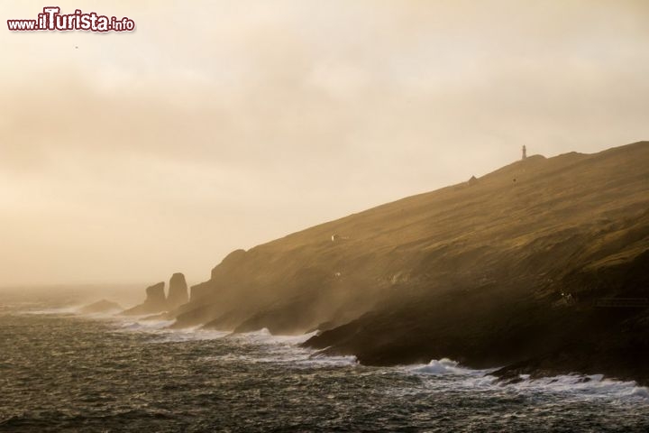 Immagine Tramonto alle Faroe, fotografato sull'isola di Mykines - © Michela Garosi / TheTraveLover.com