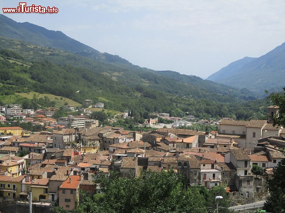 Immagine Panorama di Civitella Roveto in Abruzzo - © Marica Massaro, CC BY-SA 4.0, Wikipedia