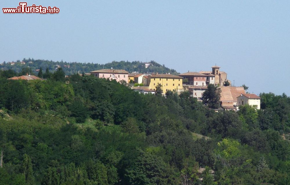 Immagine Il Panorama di Petriano nelle Marche - © Toni Pecoraro - Wikipedia