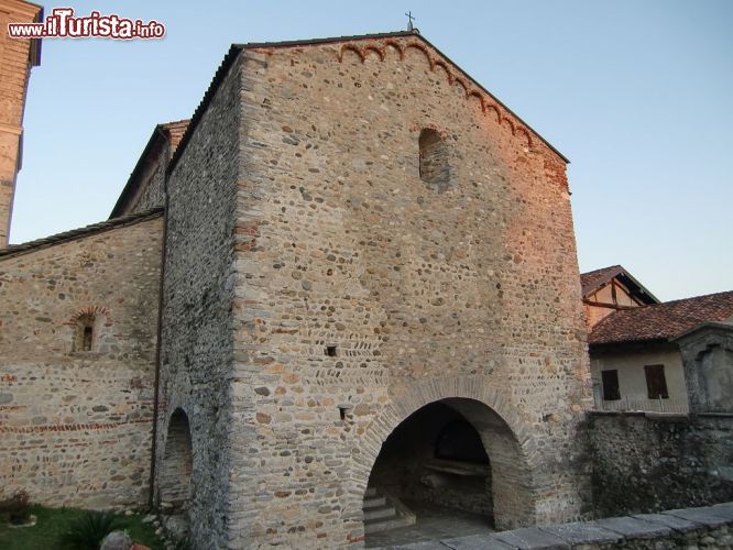 Immagine La Chiesa di San Vincenzo In Castro a Piomba, Piemonte - © Laurom - CC BY-SA 3.0 - Wikipedia