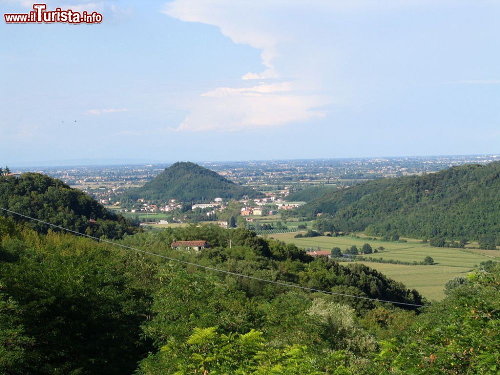 Immagine Il Panorama di Teolo sui Colli Euganei in Veneto - © El Mostrito - Flickr, CC BY 2.0, Wikipedia