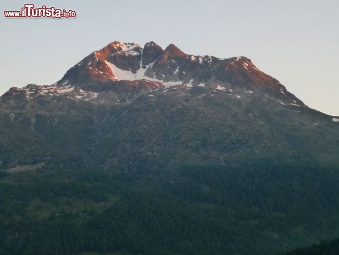 Immagine Piz Albana vetta illuminata all'alba