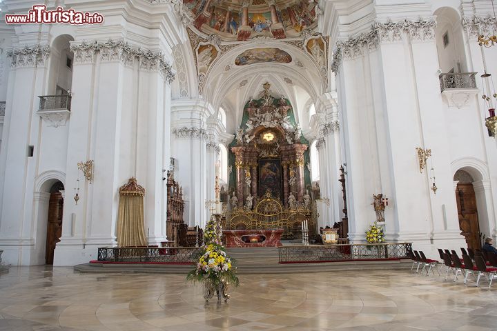 Immagine Abside della basilica di Weingarten, Germania - L'abside coperta dalla volta affrescata nella basilica di San Martino: a posare la prima pietra dell'edificio religioso fu Guelfo I di Baviera nel 1056