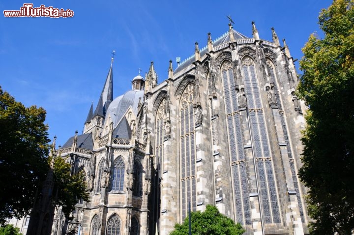 Immagine Abside gotico del Duomo di Aquisgrana (Aachen) l'antica città della Germania - © Scirocco340 / Shutterstock.com