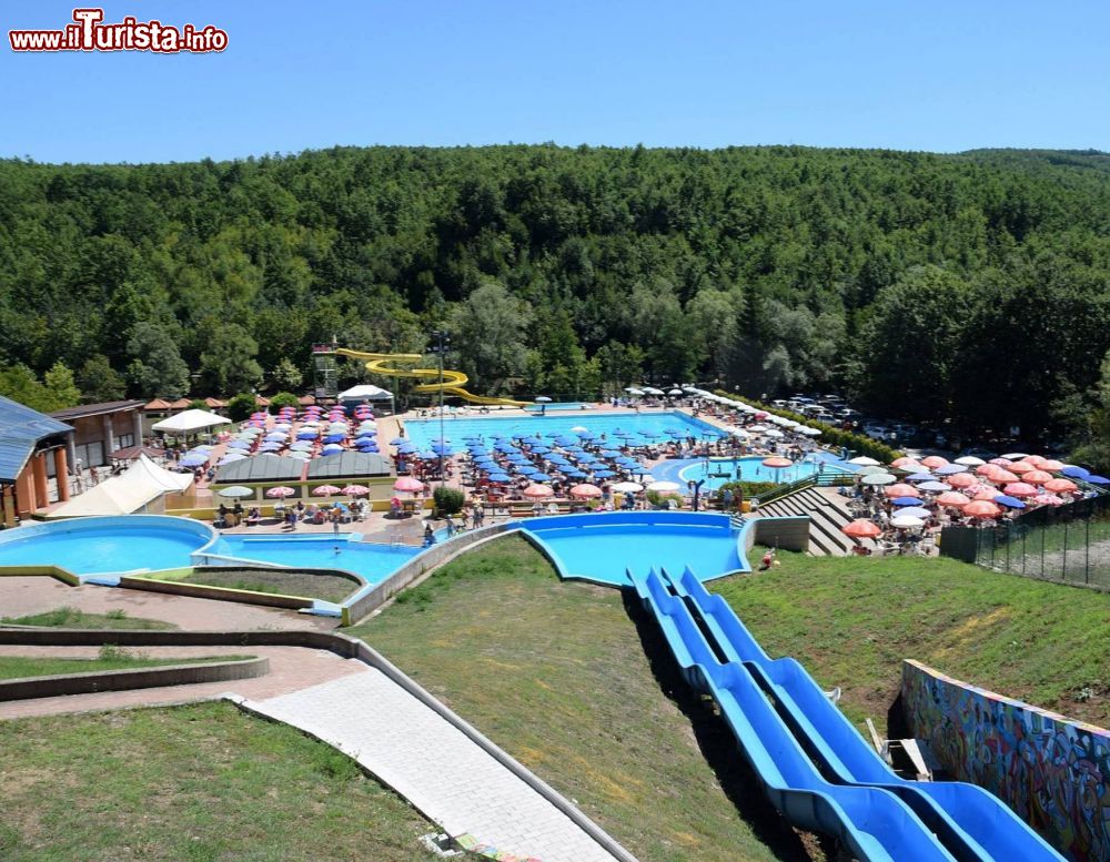 Immagine Vista panoramica dell'Acquapark Tramutola: siamo in in Val d'Agri, Basilicata - ©  Acquapark Tramutola