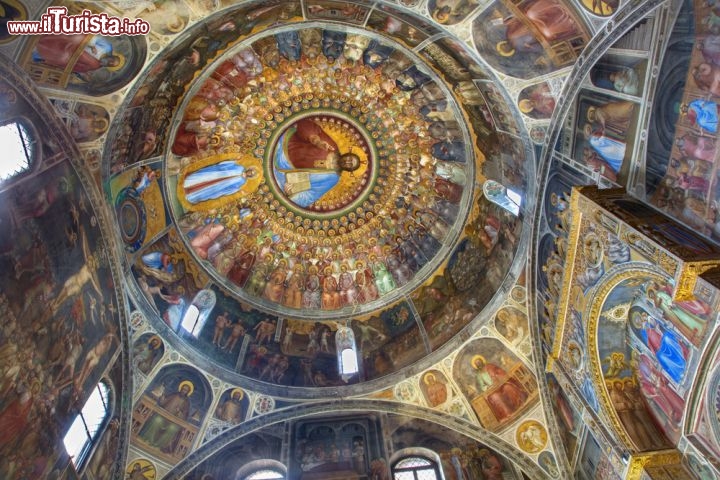 Immagine I magnifici affreschi trecenteschi di Giusto de' Menabuoi all'interno della cupola del Battistero del Duomo di Padova - © Renata Sedmakova / Shutterstock.com