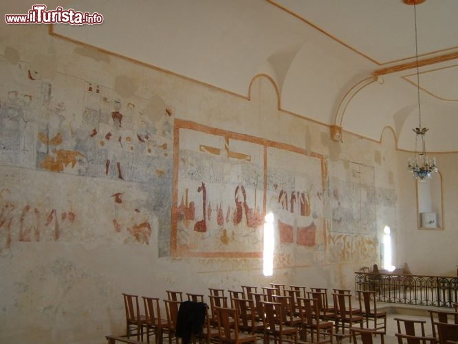 Immagine Affreschi interno dell'Eglise de Mazerettes a Mirepoix, il borgo della regione Midi Pyrenees, nel sud della Francia - © Tourisme de Mirepoix