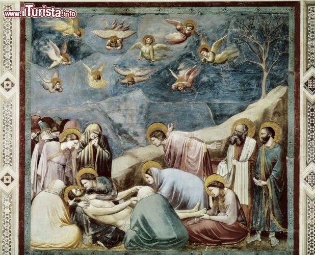 Immagine Un affresco di Giotto raffigurante la vita di Cristo all'interno della cappella degli Scrovegni a Padova - © AISA - Everett / Shutterstock.com