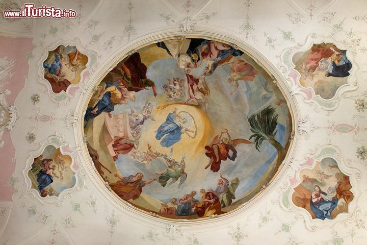 Immagine Affresco sul soffitto della chiesa di Santa Maria sull'isola di Mainau, Germania.