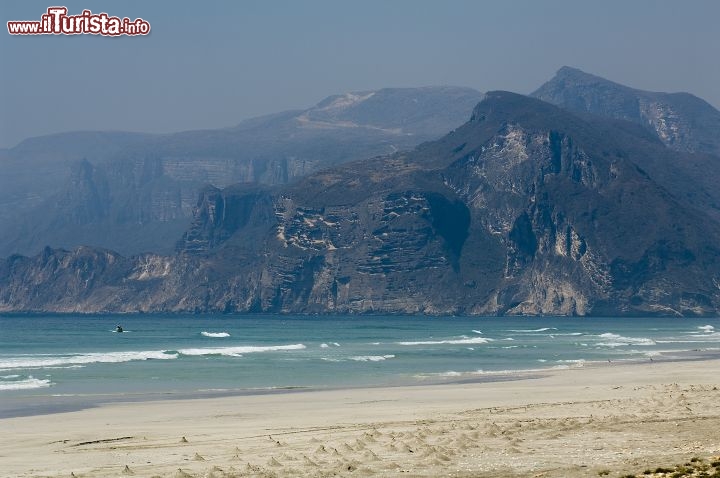 Immagine Al Mughsayl è una delle spiagge della regione di Dhofar, che vanta arenili tra i più belli del mondo - Copyright Ufficio del Turismo del Sultanato dell'Oman