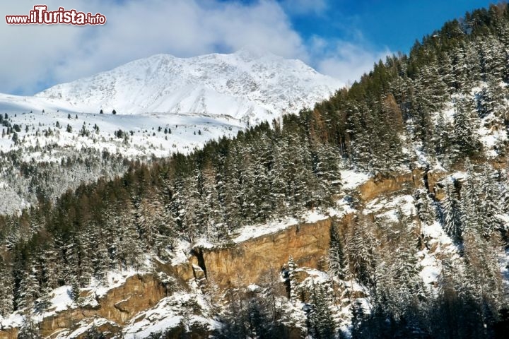 Immagine Alpi del Tirolo in Austria, vicino a Solden. Questa località sciistica si trova sul versante sud delle Alpi Retiche dominate dal monte Wildspitze, che raggiunge i 3.774 metri, la seconda cima assoluta tra le montagne dell'Austria - © Sergey Vasilyev / Shutterstock.com