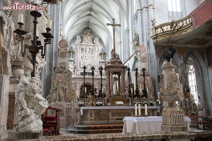 Immagine Altare all'interno della cattedrale di Salem in Germania