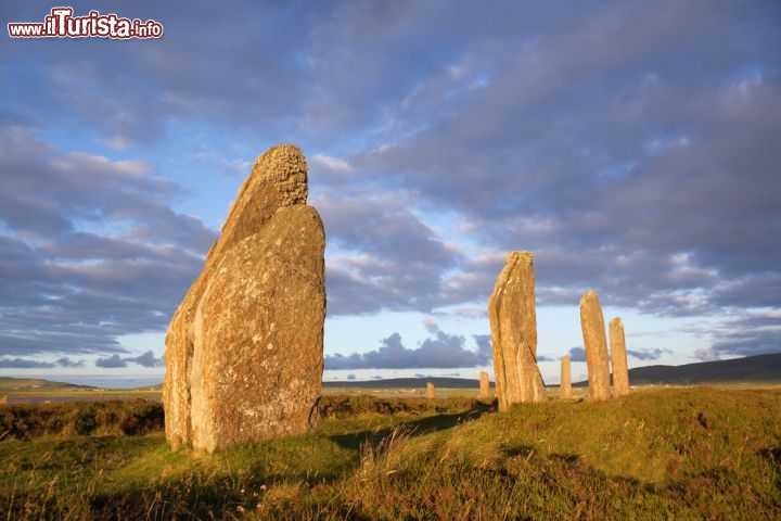 Immagine L'Anello di Brodgar, un cerchio di pietre del Neolitico, che ha contribuito l'iscrizione delle Orcadi al Patrimonio dell'Umanità dell'UNESCO (Scozia) - © David Woods / Shutterstock.com