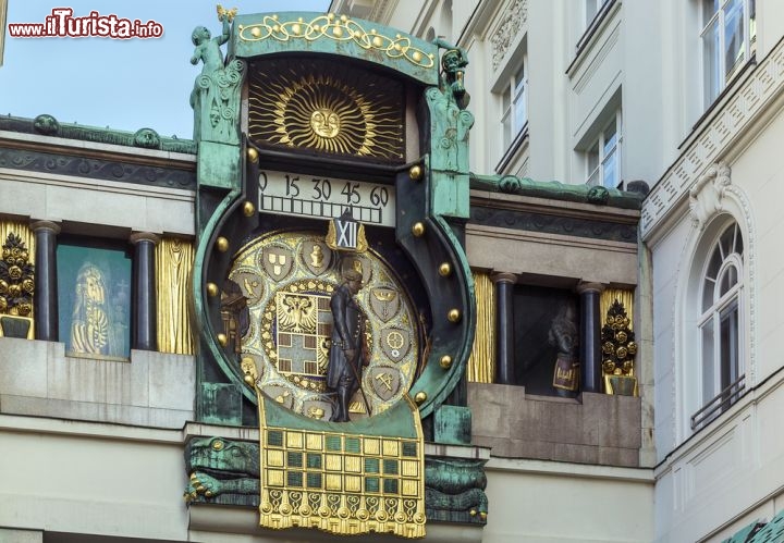 Immagine Ankeruhr l'orologio / Carillon di Hoer Markt a Vienna - © Borisb17 / Shutterstock.com