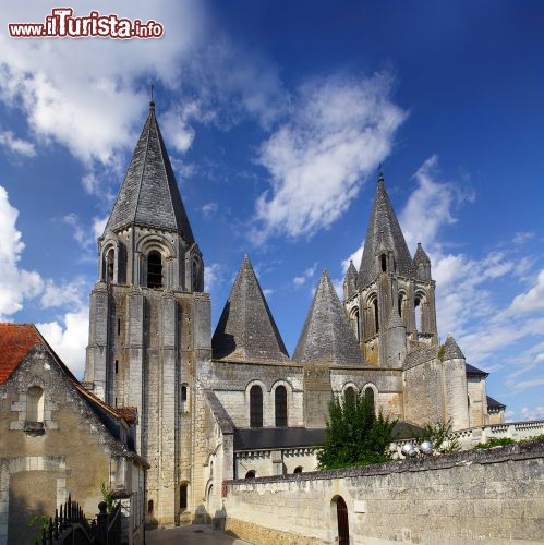 Immagine Appartamenti Reali di Loches. Il borgo medievale si trova nel Centro, in Francia, lungo il magnifico percorso turistico dei Castelli della Loira - © Pecold / Shutterstock.com