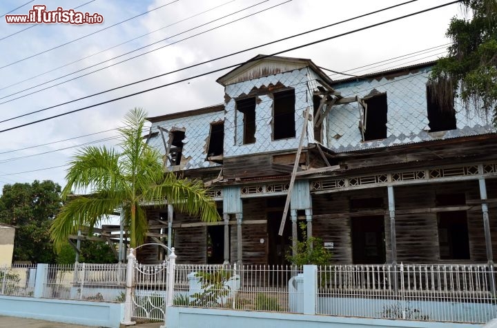 Immagine La casa di Dona Emilia Jimenez Pereira, sorella di Juan Isidro Jimenez Pereira - presidnete della Repubblica Dominicana fra il 1800 ed il 1900, esempio dell' architettura coloniale che contraddistingue la città di Montecristi Repubblica Dominicana