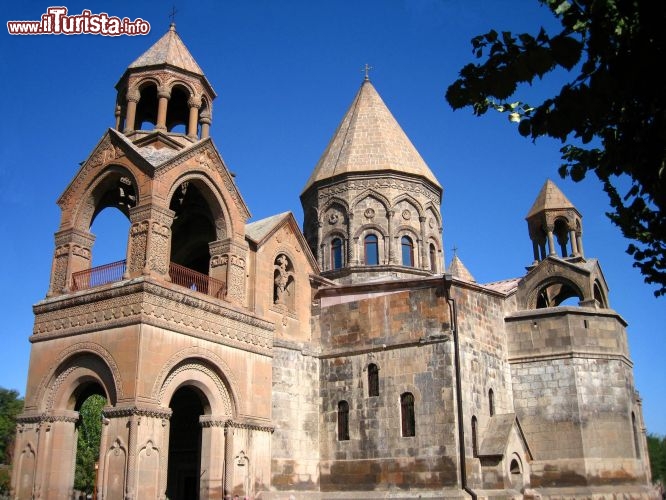 Immagine Armenia, la cattedrale di Etchmiadzin (Echmiadzin) patrimonio dell'Umanità Unesco - Foto Giulio Badini