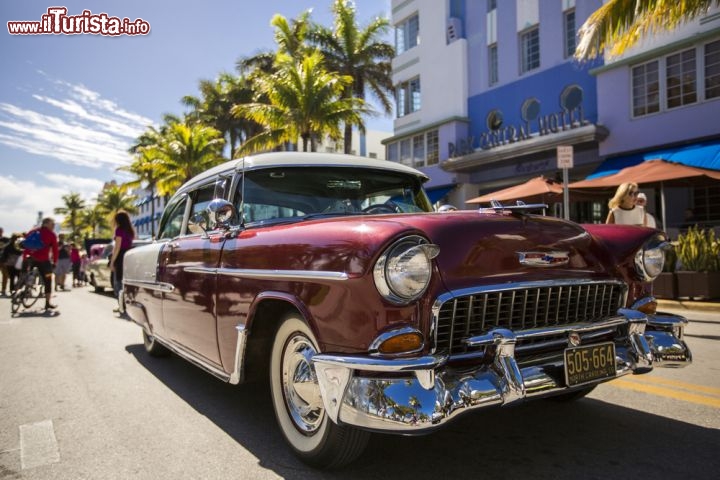Immagine Art Deco Weekend festival, Miami Beach: un altro important evento di questa città della Florida, che ha fatto dell'Art Déco il proprio marchio di fabbrica. Nel 2016 si terrà la 40° edizione del festival - Foto © Victor Maschek / Shutterstock.com