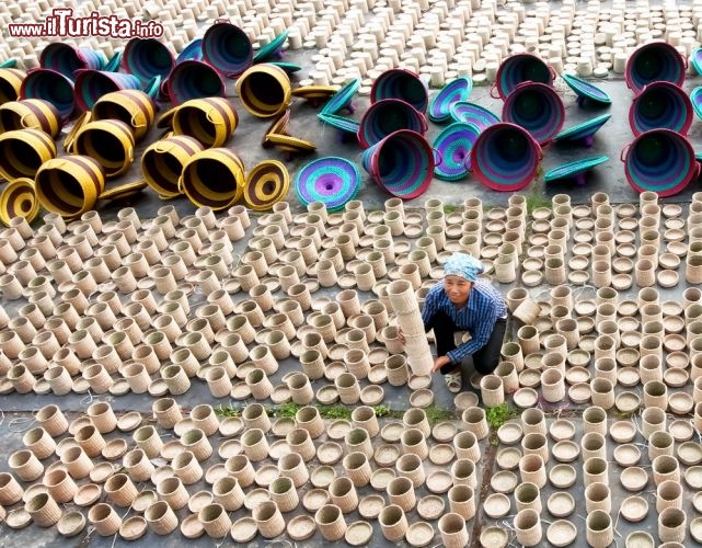 Immagine Artigianato a Kim Son: siamo nella provincia di Ninh Binh, in Vietnam, e come in molti villaggi del paese è possibile trovare stupendi oggetti d'artigianato realizzati dalla popolazione locale - Foto © utcon / Shutterstock.com