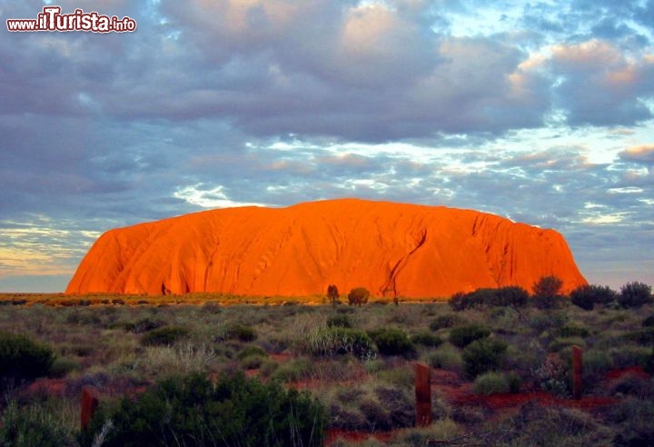 Immagine Ayers Rock il monolite al centro dell'Australia, presso l'Uluru National Park - Foto di Giulio Badini