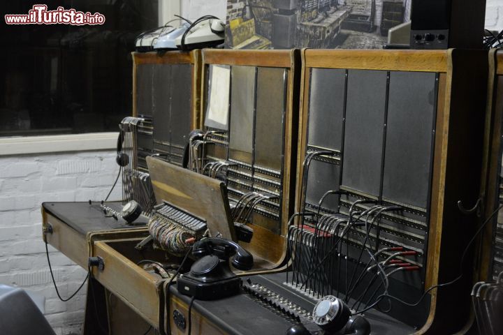 Immagine Interno del rifugio antiatomico 10-Z a Brno, Repubblica Ceca. Costruito dalla protezione civile durante l'occupazione nazista fu confiscato dai comunisti nona ppena saliti al potere. Sino al 1993 è stato gestito dai militari ed è stato tenuto nasosto; ora l'intento invece è quello di renderlo un centro culturale e di incontro.