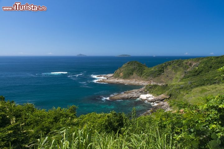 Immagine Una baia intorno a Buzios, stato di Rio de Janeiro in Brasile - © Schmid Christophe / Shutterstock.com