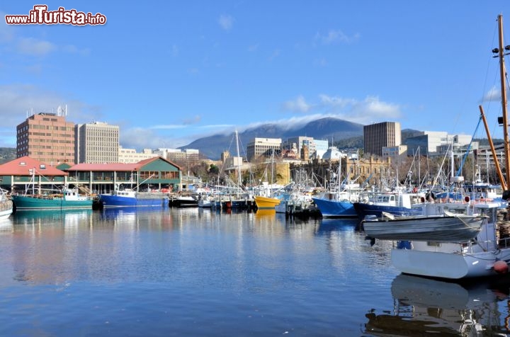 Immagine Baia di Hobart in Tasmania. Sullo sfondo il Monte Wellington - © Albert Pego / Shutterstock.com