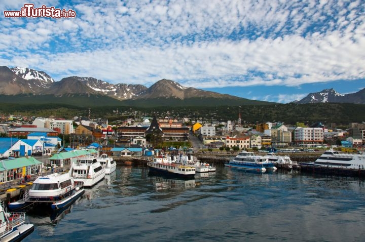 Immagine Baia di Ushuaia,Terra del Fuoco, il porto più a sud dell'Argentina - © artincamera / Shutterstock.com
