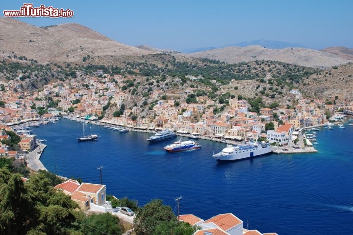 Immagine Baia di Yalos Symi in Grecia - © David Fowler / Shutterstock.com
