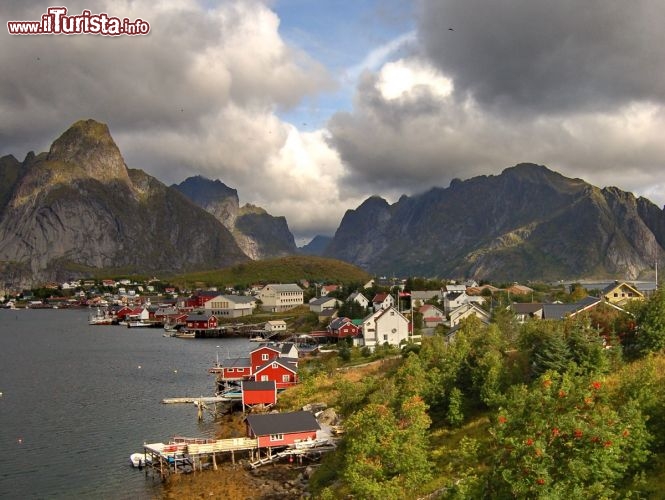 Immagine Baia vicino a Moskenes Norvegia, siamo alle Isole Lofoten, oltre il Circolo Polare Artico