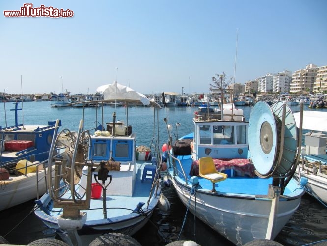 Immagine Barche di pescatori a Agia Napa Cipro - © Liliya Sayfeeva Trott / Shutterstock.com