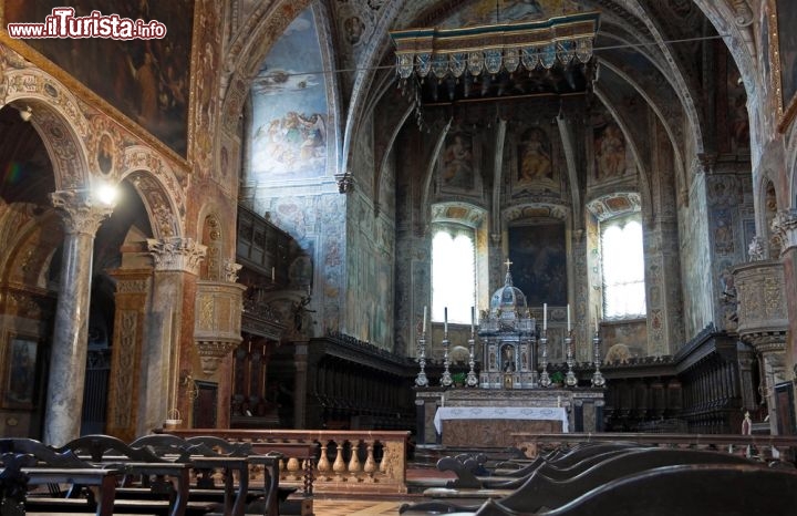 Immagine Basilica San Pietro, interno. Questa chiesa si trova a Perugia, il capoluogo dell'Umbria - © Mi.Ti. / Shutterstock.com