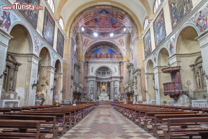Immagine L'interno rinascimentale della basilica del Carmine, in piazza Francesco Petrarca, a Padova - © Renata Sedmakova / Shutterstock.com