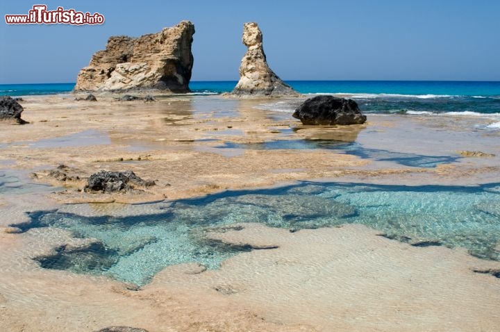 Immagine Bassa Marea alla spiaggia di Cleopatra a Marsa Matruh, in Egitto - © Waltraud Oe / Shutterstock.com