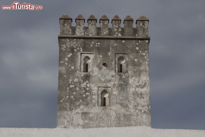 Immagine Bastione difensivo sulle mura di Tangeri in Marocco - © kompasstudio / Shutterstock.com