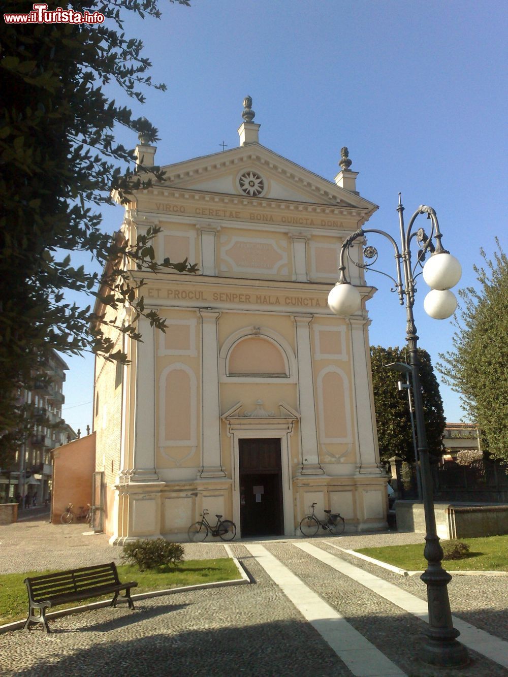 Immagine La chiesa della Beata Vergine dello Spasimo in centro a Cerea in Veneto - © Maza89, CC BY-SA 3.0, Wikipedia